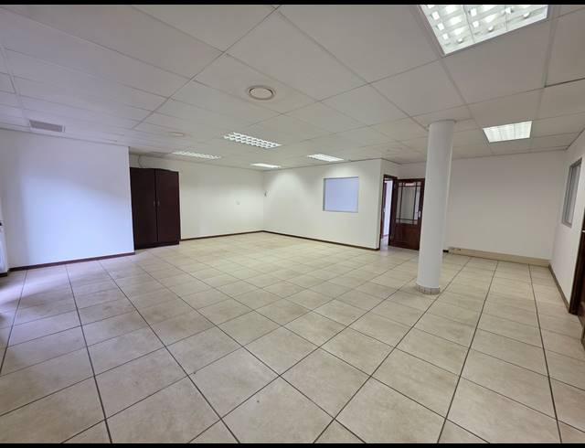 172M² OFFICE TO LET IN HONEYDEW